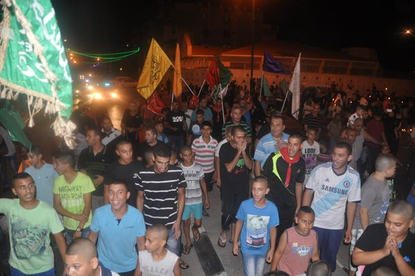 بالصور: مسيرة تكبيرات احتفالية تجوب مدينة اللد بمناسبة حلول عيد الفطر